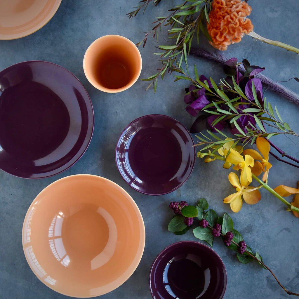 波佐見焼の食器（忘草色・オレンジ色と紫鳶色・パープル）との組み合わせ