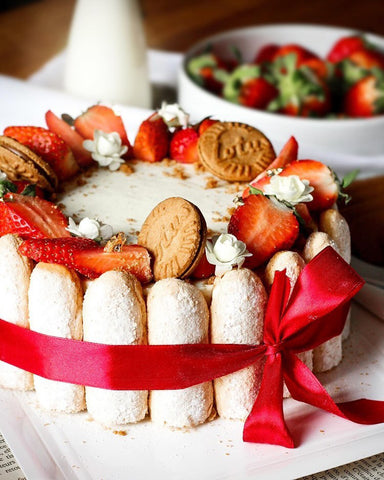 jolie photo représentant le gâteau aux fraises, vanille et spéculoos 