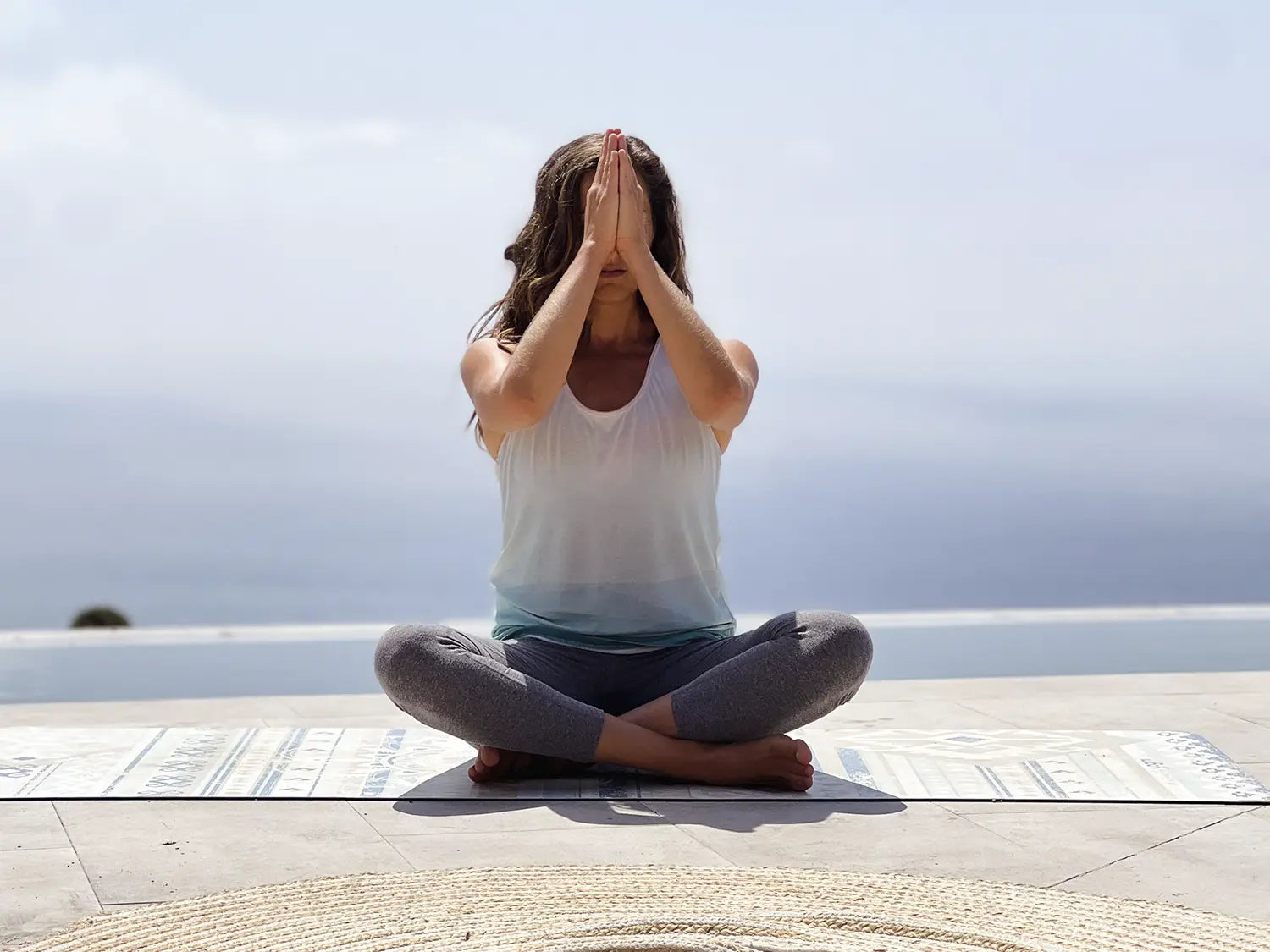 Flor de Loto Yoga: Significado y Postura Paso a Paso】Yogimi