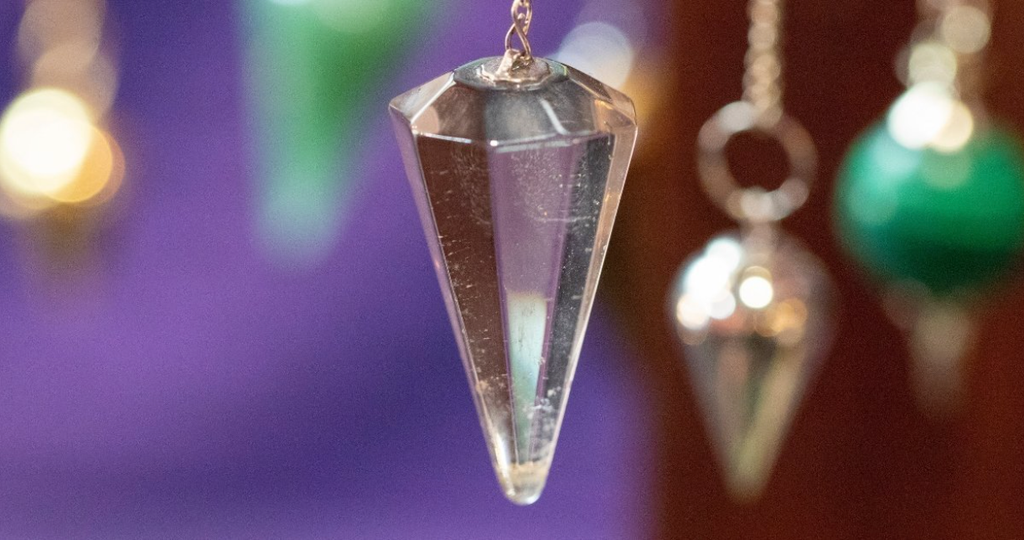 instructions on how to use pendulums for beginners, easy guide, dowsing pendulums hanging 