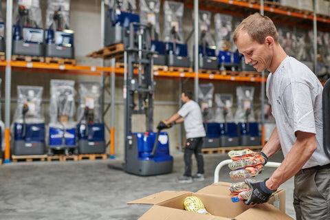 Préparation de commandes dans une zone de stockage