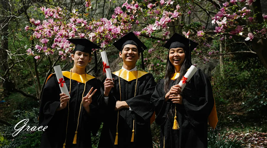 Choosing-The-Perfect-Flowers-For-Graduation.webp