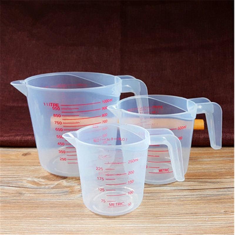 https://cdn.shopify.com/s/files/1/0564/6935/6723/products/easy-to-use-measuring-cup-in-standard-style-with-handle-pocoro-1.jpg?v=1677648052&width=900