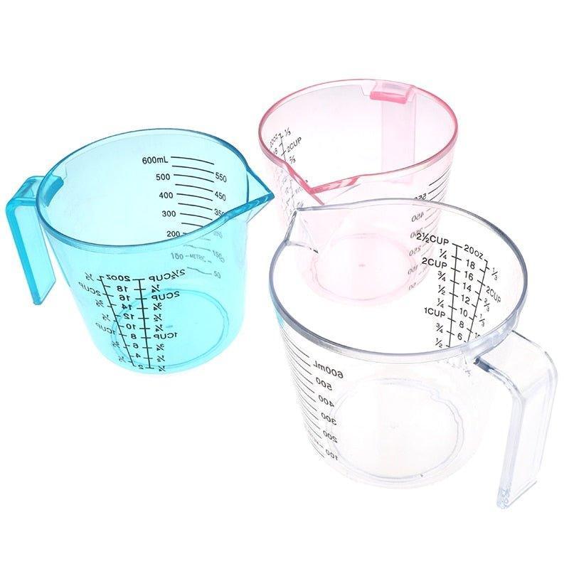 https://cdn.shopify.com/s/files/1/0564/6935/6723/products/plastic-measuring-cup-with-fine-scale-for-easy-weighing-pocoro-1.jpg?v=1677648103&width=900