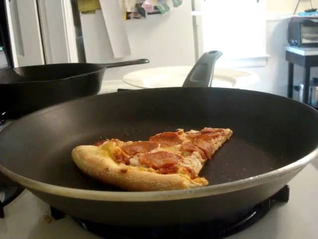 reheat frozen pizza by pan