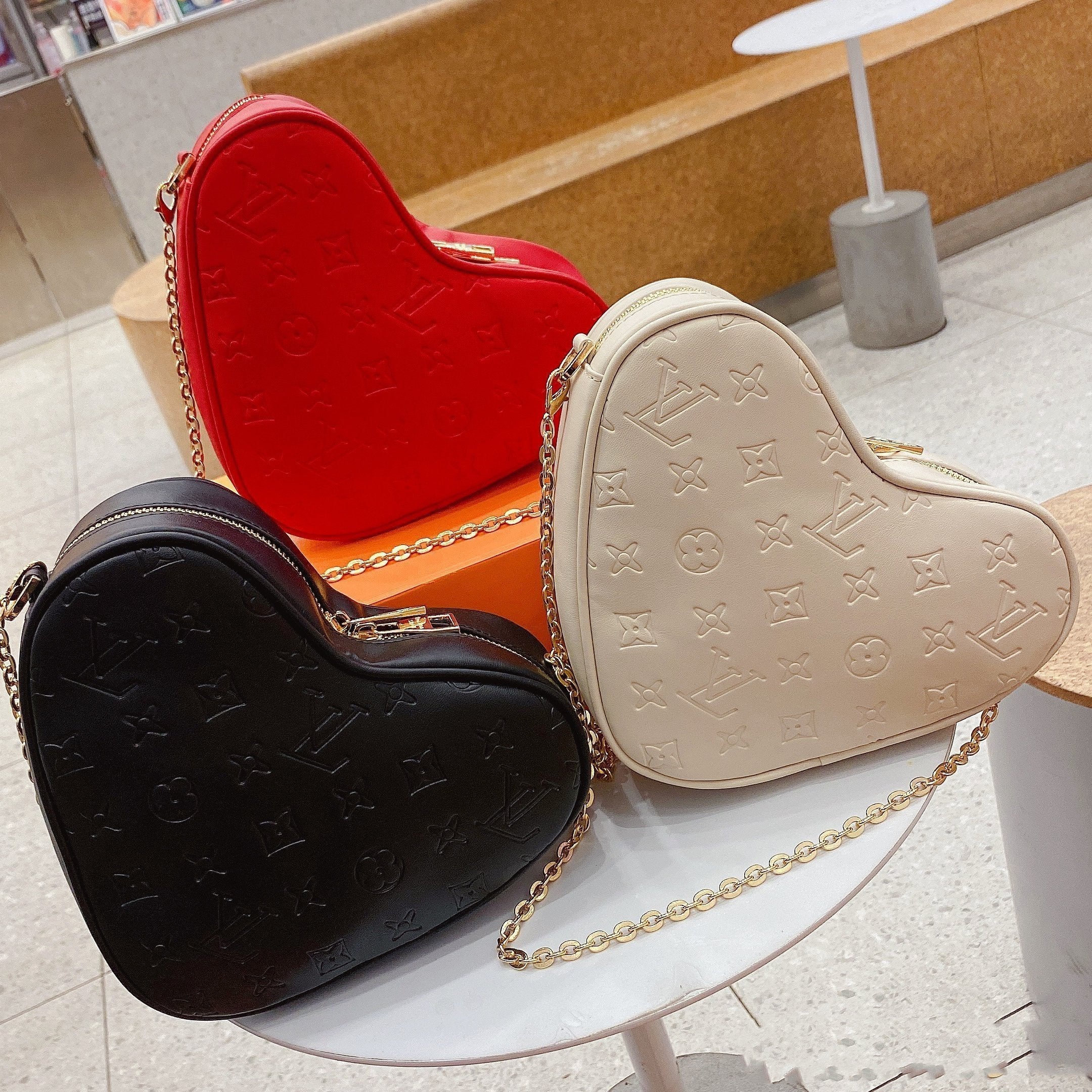 LV Louis Vuitton Ladies Fashion Heart-shaped Shoulder Crossbody Bag-2