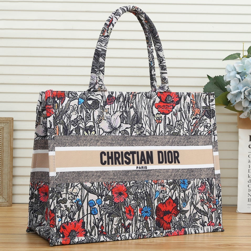 Christian Dior New Embroidered Letters Women's Shopping Hand