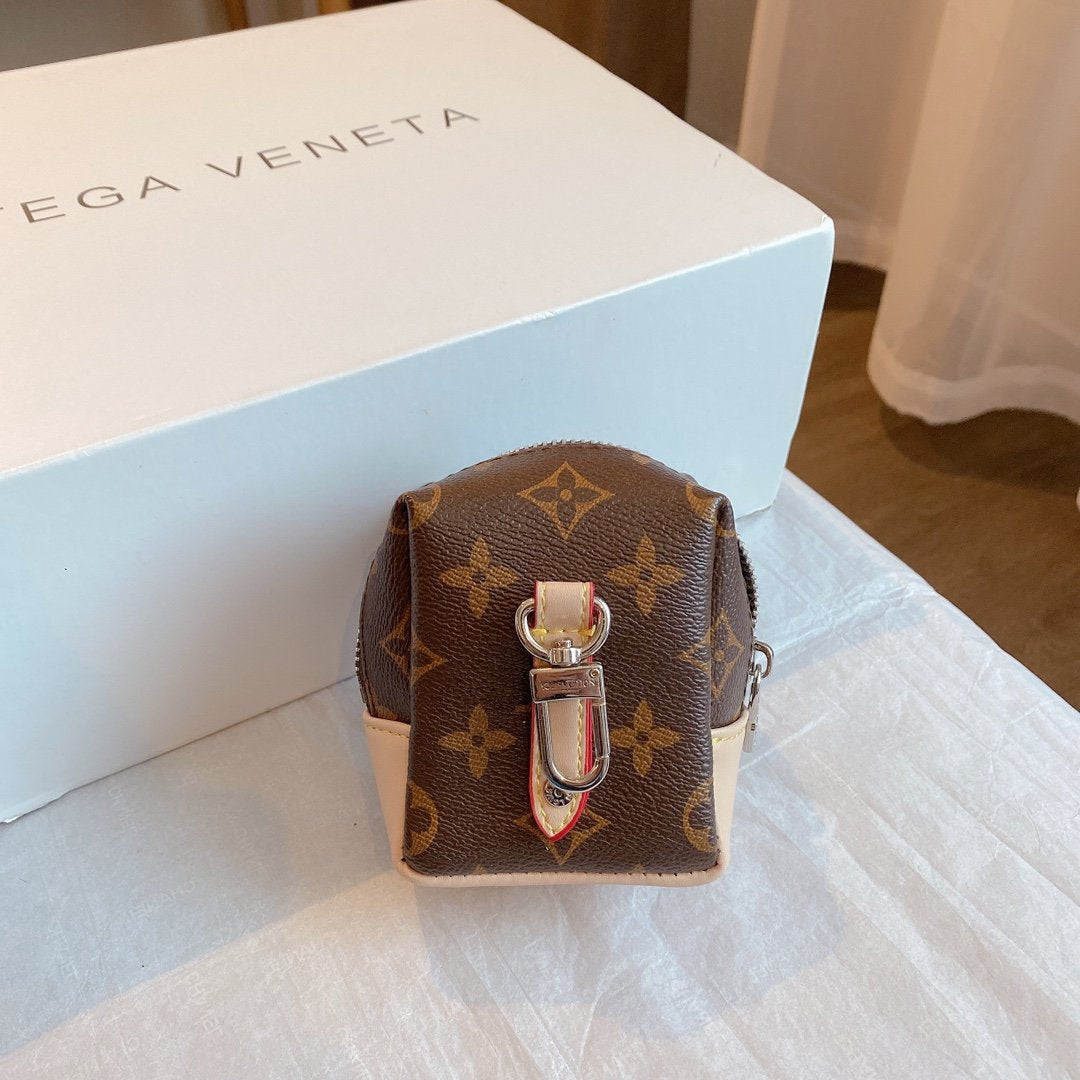 Louis Vuitton LV simple and versatile coin purse clutch bag