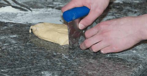 division de la pâte pour tarte au sucre