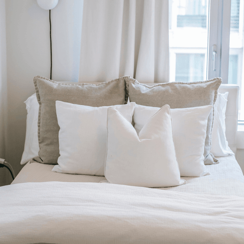 minimal bed cushion arrangement