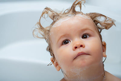 Cómo bañar a un bebé