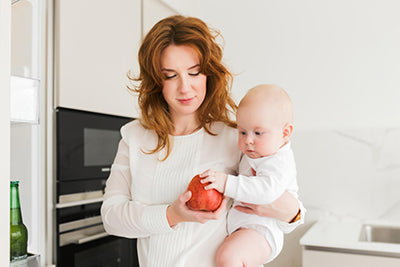 a qué edad pueden comer frutas los bebés