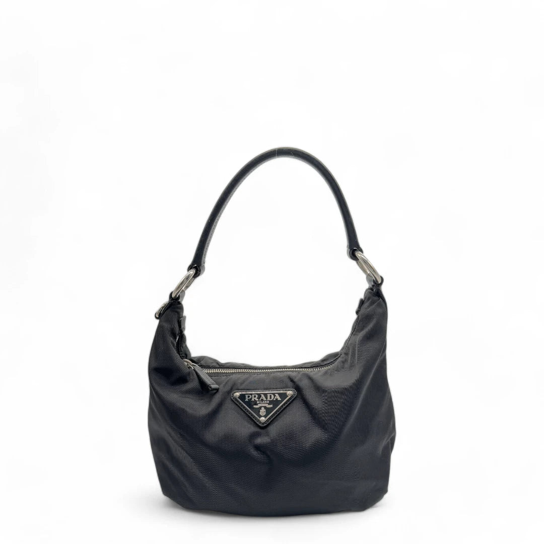 image of Prada Handtasche Croissant Form aus Nylon schwarz