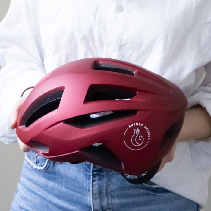 nachhaltiger Burner Helmet Red Ocean Fahrradhelm Seitenansicht