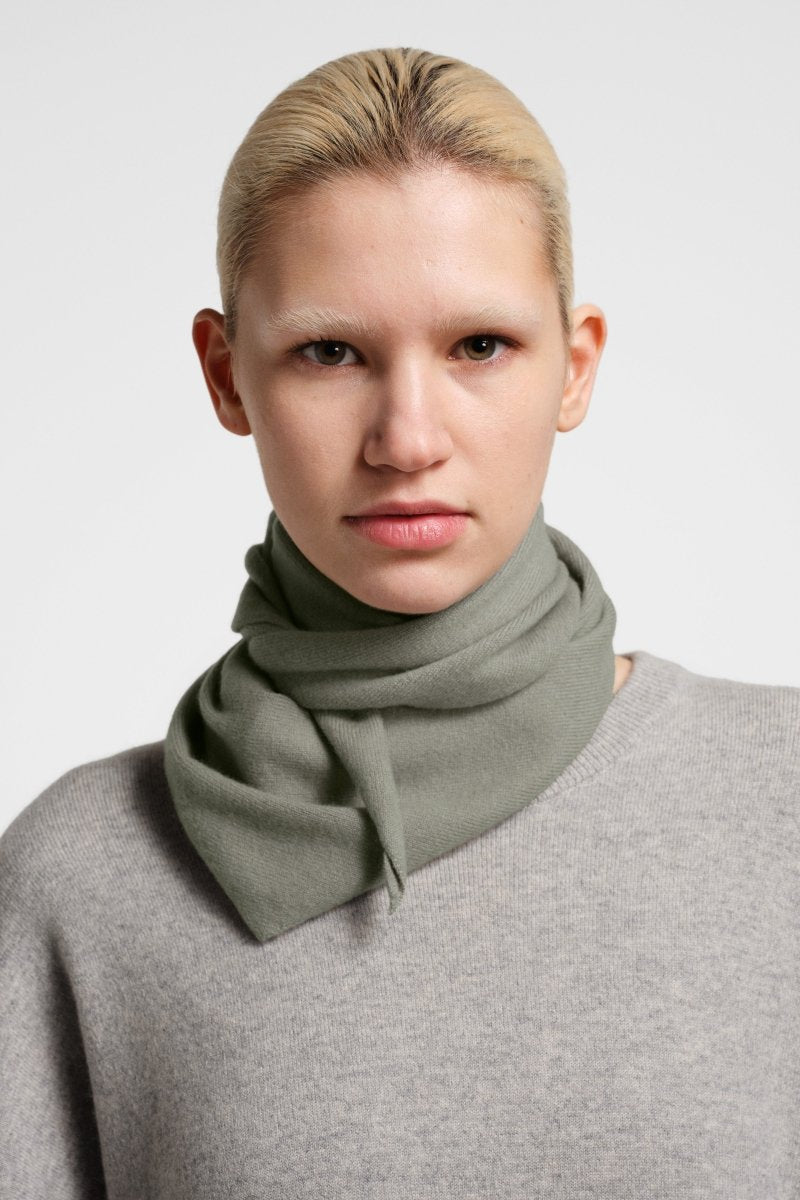 Cashmere Triangle Scarf – ANFENGER