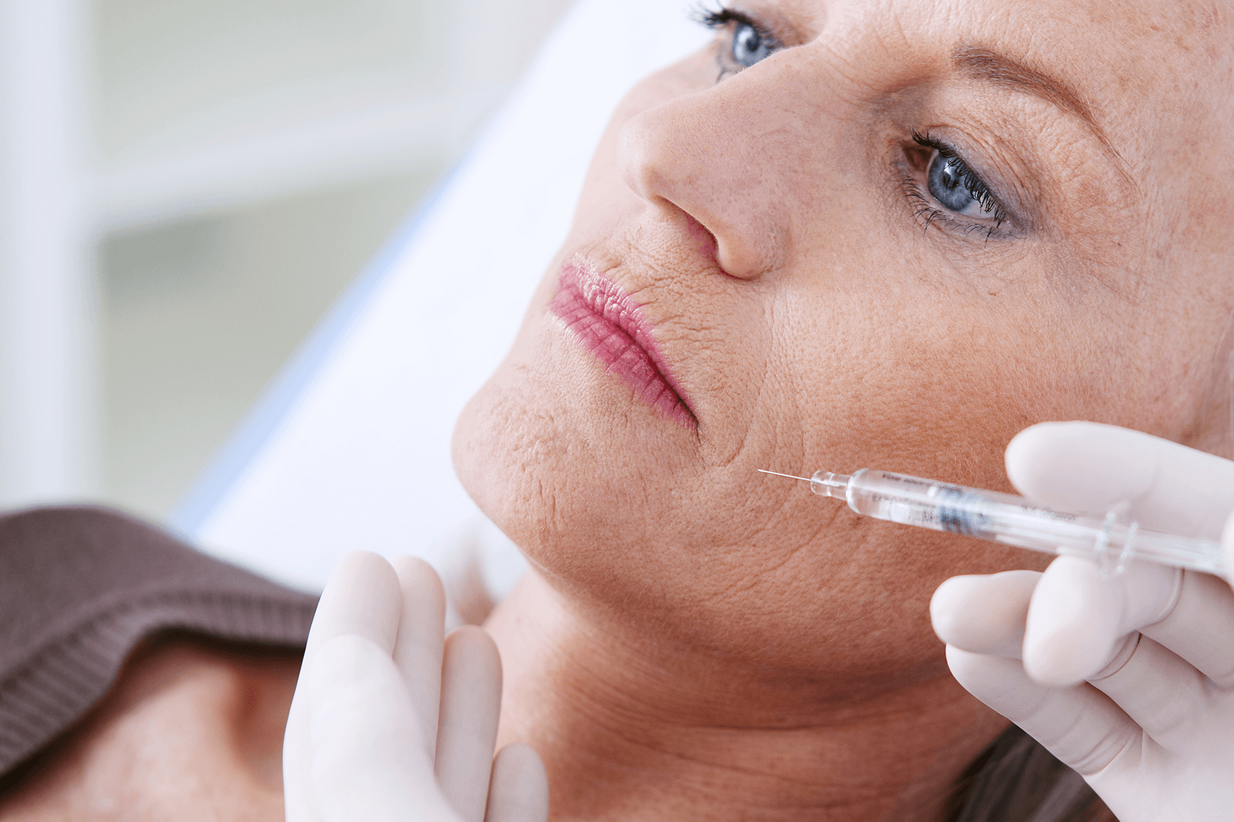 A woman getting an injection of hyaluronic acid