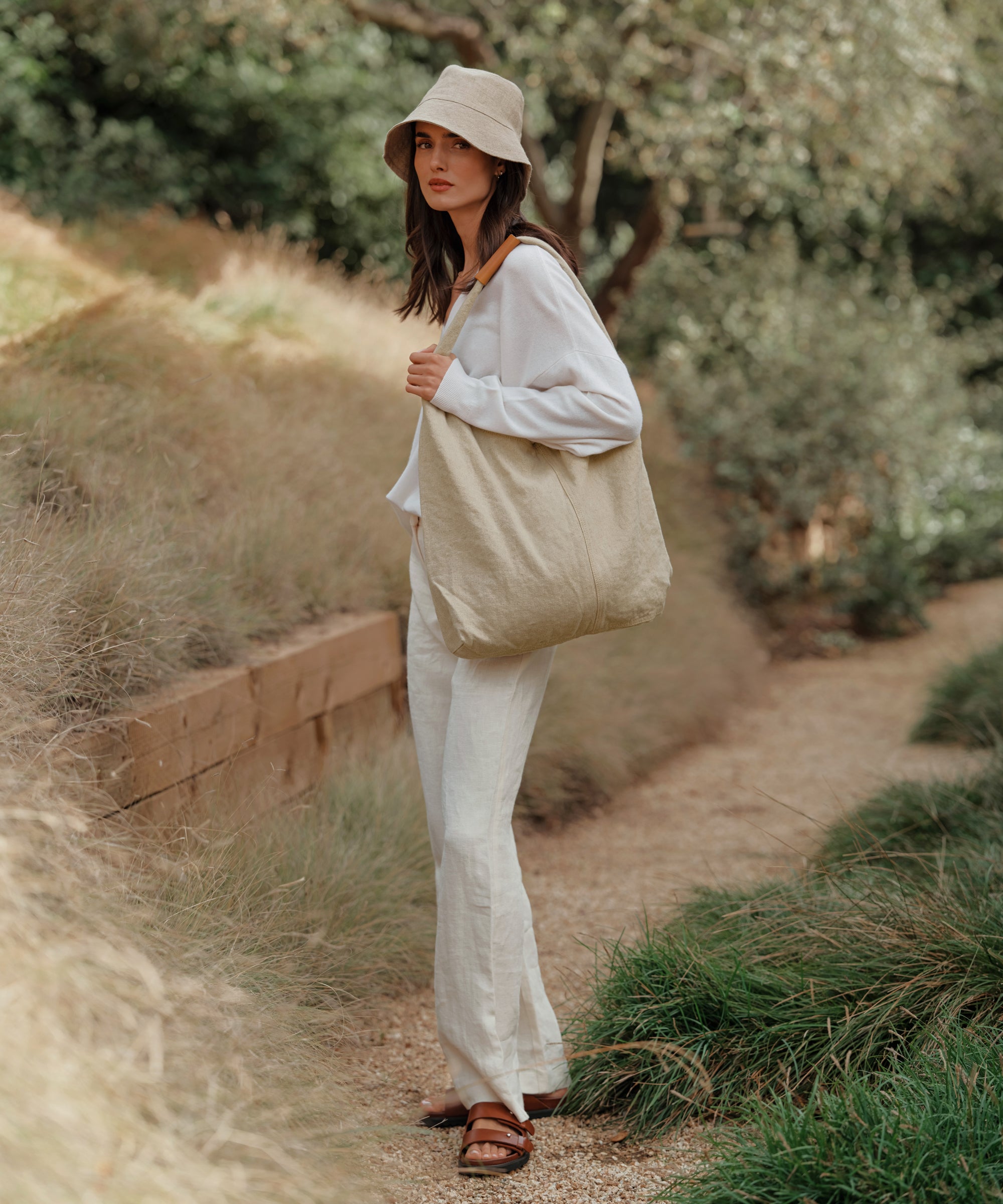 Crescent Shoulder Bag – Jenni Kayne