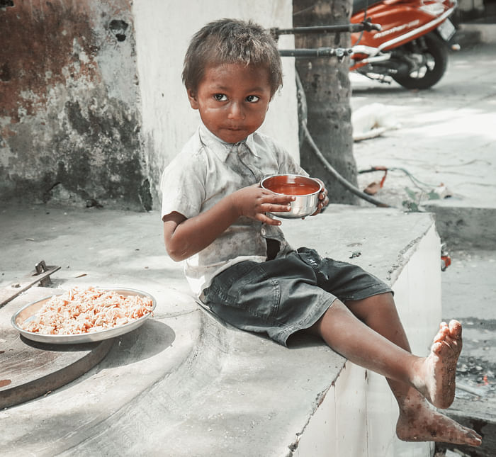 Kind an einem Community Event von Buy Food with Plastic India in Bhandup, Mumbai.