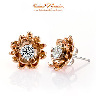 Diamond stud earrings with rose gold jacket in the shape of a flower