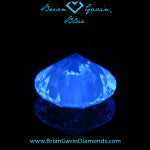 What effect does strong blue fluorescence have on an i color diamond