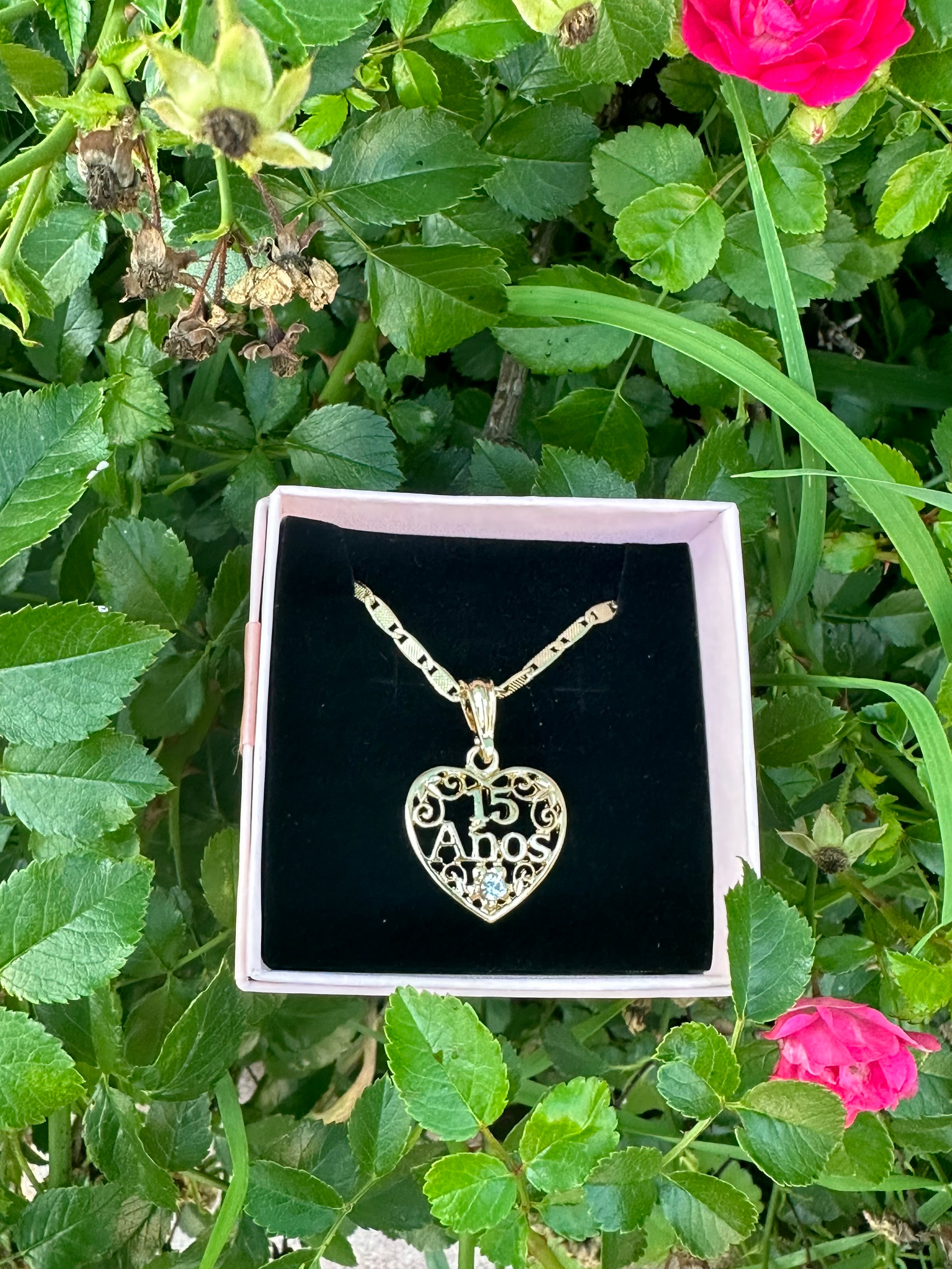 “ 15 años “ heart pendant
