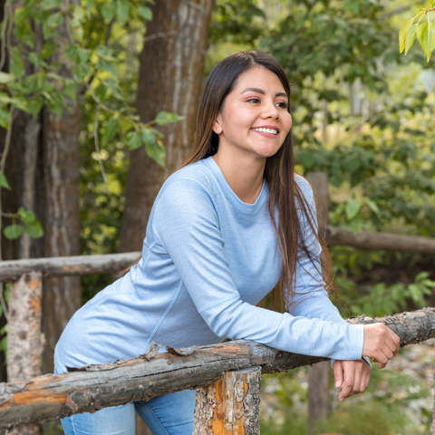 Woman wearing blue alpaca t-shirt in the summer