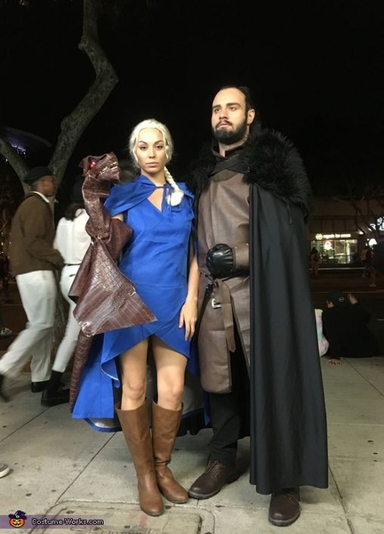 Couples costume featuring Jon Snow and Daenerys Targaryen from Game of Thrones