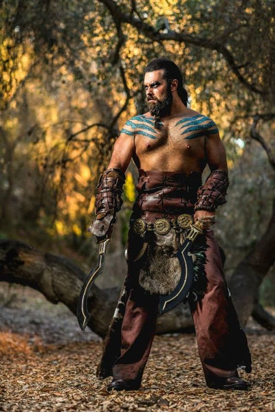 A man dressed in a Kahl Drogo Halloween costume.