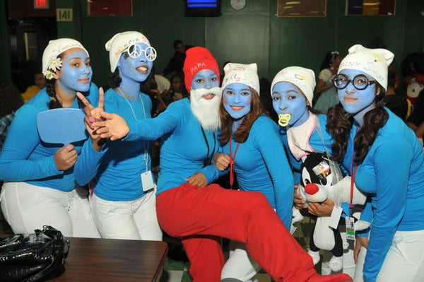 A group of women dressed in a Smurfs group Halloween costume.
