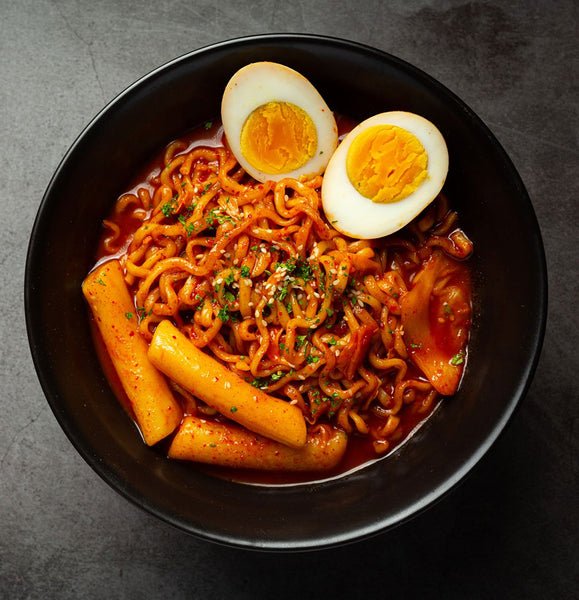 samyang-korean-spicy-noodle-with-tteokbokki-and-egg