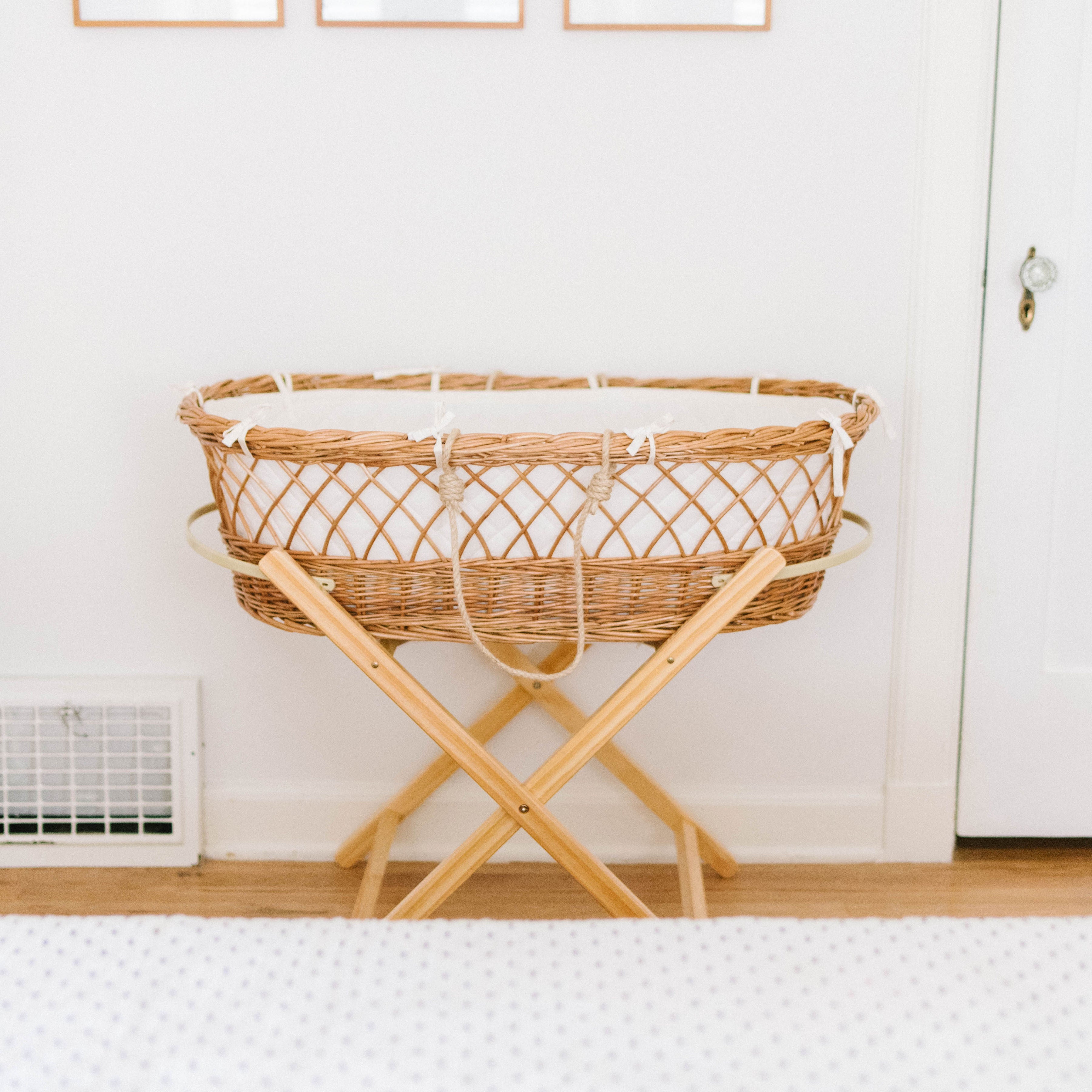 wicker bassinet stand