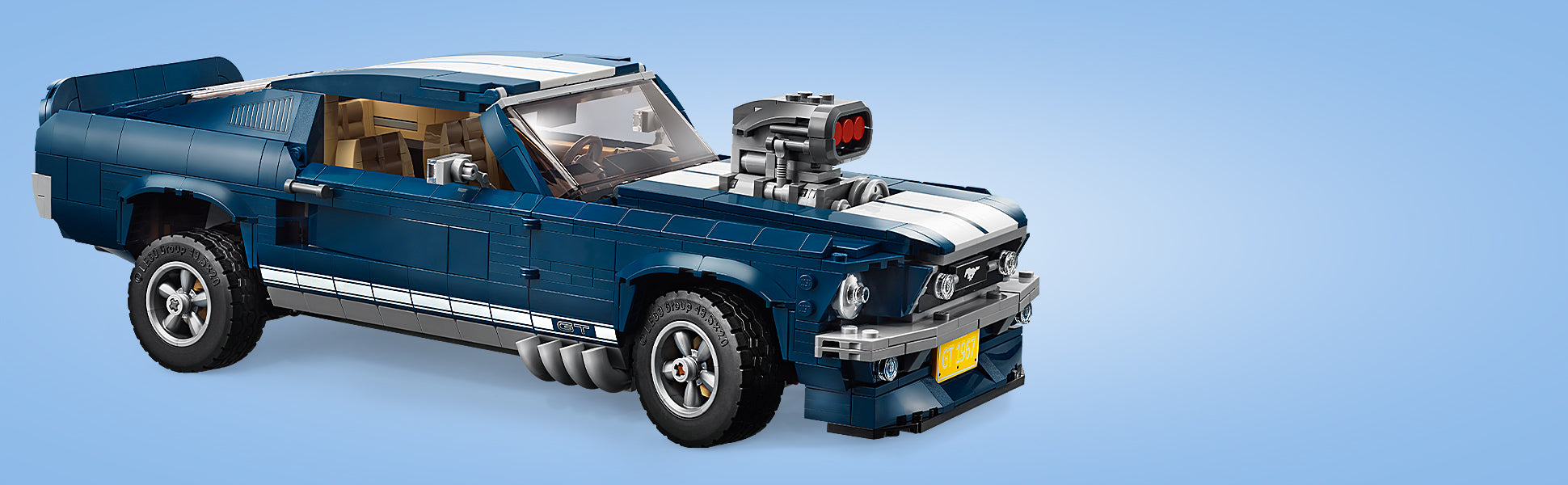 Discover the magic of an iconic 1960s American muscle car with the LEGO® Creator Ford Mustang, featuring a dark blue body with white racing stripes, hood scoop, printed Mustang grille emblem, GT decals and 5-spoke wheels with tires for good grip. This authentic replica, which was developed with input from Ford, can be equipped with various extras of your choice, such as a number of license plates, a supercharger, a 'ducktail' rear spoiler, cool exhausts, a 'chin' spoiler at the front and a nitro tank . You can even adjust the height of the rear axle to give the car an extra brutal look! Remove the roof or open the doors and you have access to the detailed interior with beautiful seats, a radio, a working steering wheel and a gear lever in the center console. Store items in the trunk or open the hood to reveal the detailed, large 390 V8 engine, including a battery, hoses and air filter. Specially designed for a challenging and enjoyable building experience, this advanced building set packed with nostalgia makes a fantastic focal point for your home or office. An authentic replica of a Ford Mustang from the 1960s with a dark blue body with white racing stripes, an air intake, 5-spoke rims with tires for good grip and a number of optional extras. Open the doors or remove the roof to access the detailed interior, with beautiful seats, a radio, a gear lever in the center console and a working steering wheel. Open the trunk to store items and lift the hood to reveal the detailed Ford Mustang V8 engine with battery, hoses and air filter. Also includes a printed Mustang grille emblem and 2 GT emblems. Customize the Ford Mustang as desired with the included supercharger, a rear ducktail spoiler, cool exhausts, a front chin spoiler and a nitro tank. Choose from a number of different license plates. Open the hood and view the realistic details of the engine. Adjust the height of the rear axle to give the car an extra brutal look! Special elements new for March 2019: 5-spoke rims, a 2x8 brick with arch, a 1x3 tile with mustang logo and a 2x4 arch with 'GT' emblem. Dimensions: approx. 10 cm high, 34 cm long and 14 cm wide.