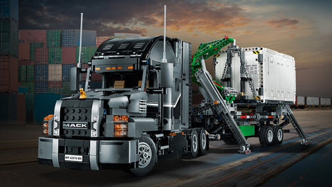 Bekijk de LEGO 42078 Technische truck trekker oplegger
