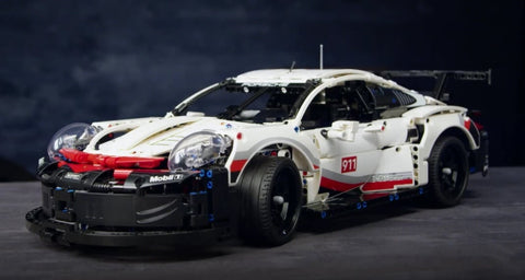 Sehen Sie sich den LEGO 42096 Technic Porsche an