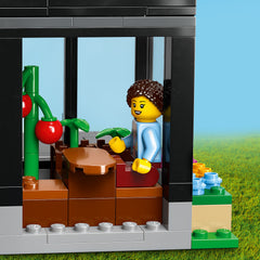 LEGO 60398 Einfamilienhaus und Elektroauto