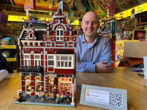 Bossche Bollen shop Jan de Groot can now be admired in LEGO form at 2TToys