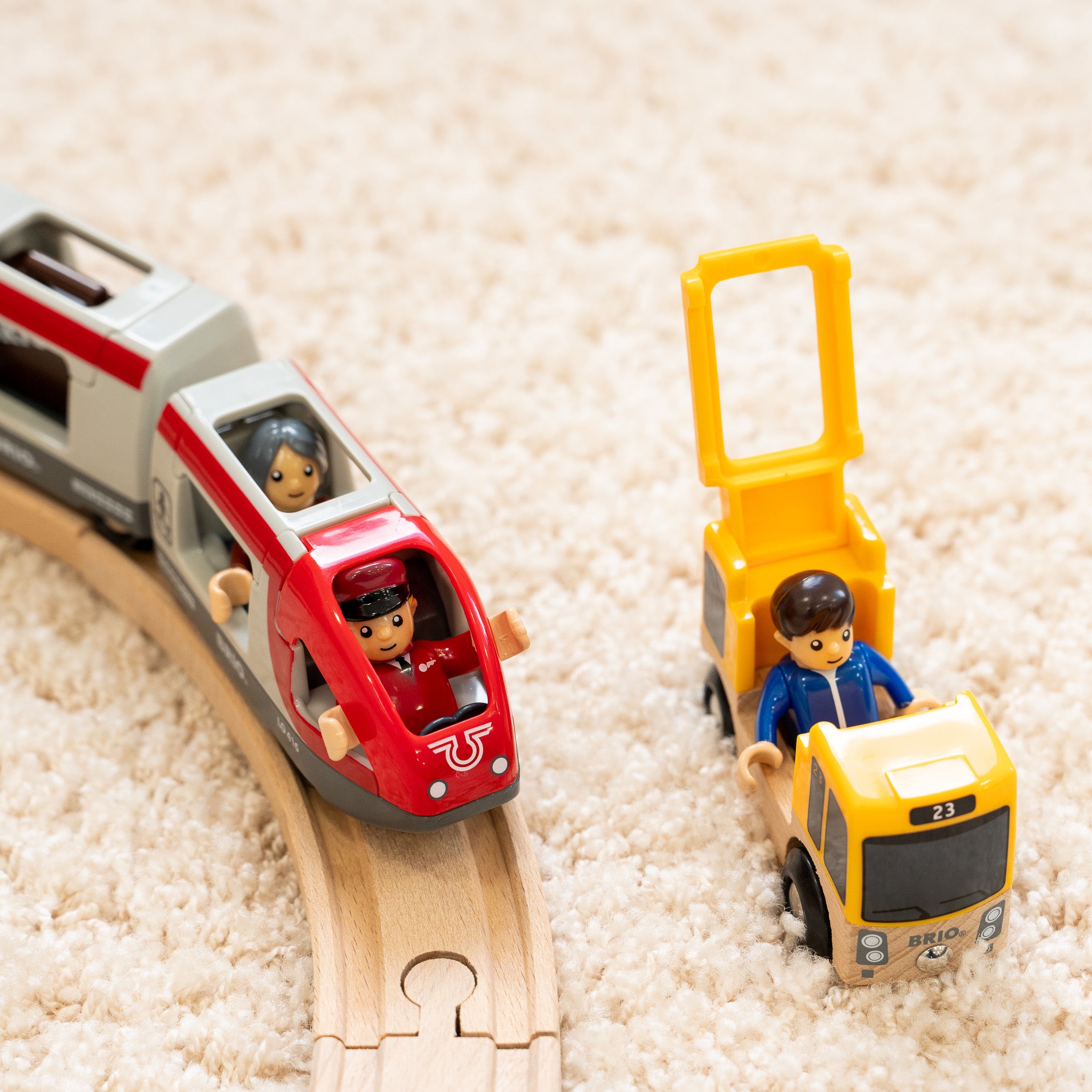 BRIO】レール＆ロードトラベルセット | イクプル – IKUPLE