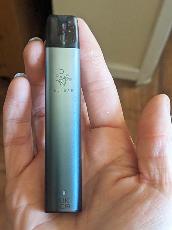 Elf Bar Mate 500 vape kit held in a hand