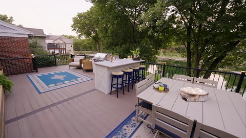 After: A renovated deck featuring Fiberon decking and railing.