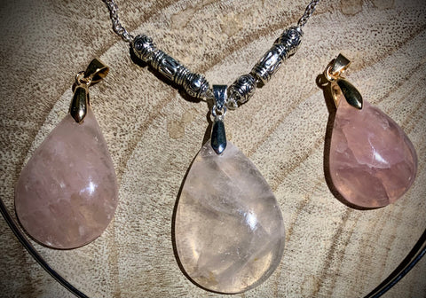 Pendants with natural quartz at oussia.com