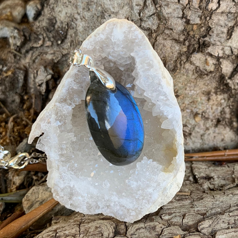 Labradorite bleue en pendentif