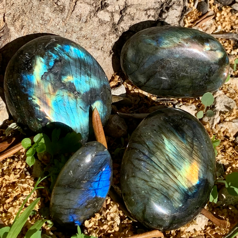 pebble shaped labradorite