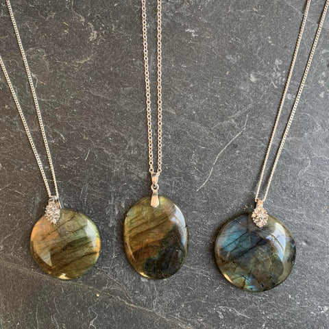 Pendentif en labradorite de qualité supérieure