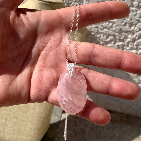 Pendentif quartz rose naturel et sa chaîne de 50cm en argent 925