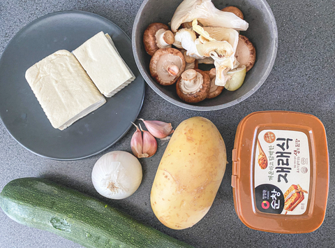 ingredientai, kurie reikalingi doenjang-jjigae