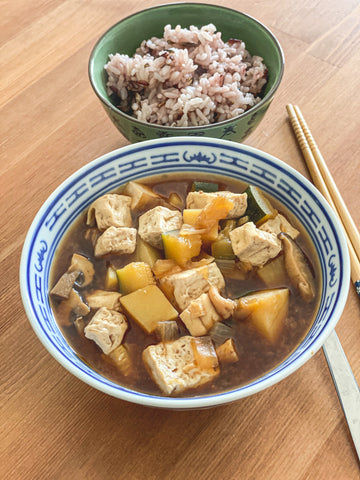 doenjang-jjigae - sojos pupelių pastos troškinys