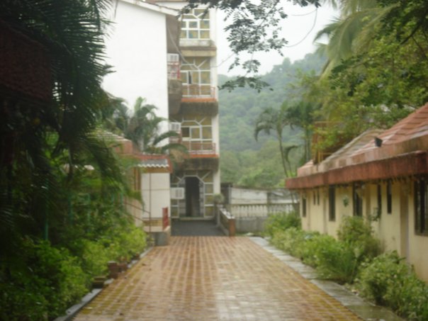 lush grounds of prakash clinic 