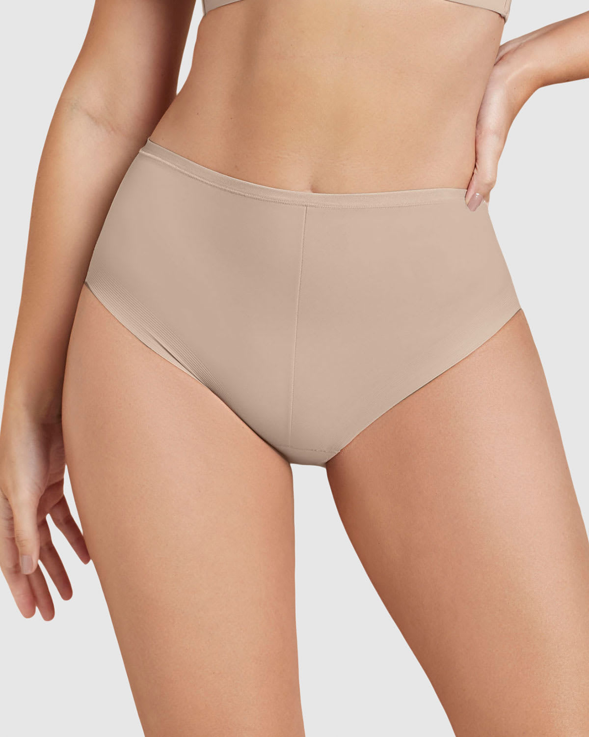 Panty Clásico Invisible con Ajuste Perfecto | Leonisa Panama