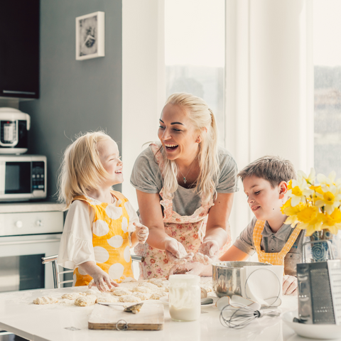 Cozinhar com crianças em família