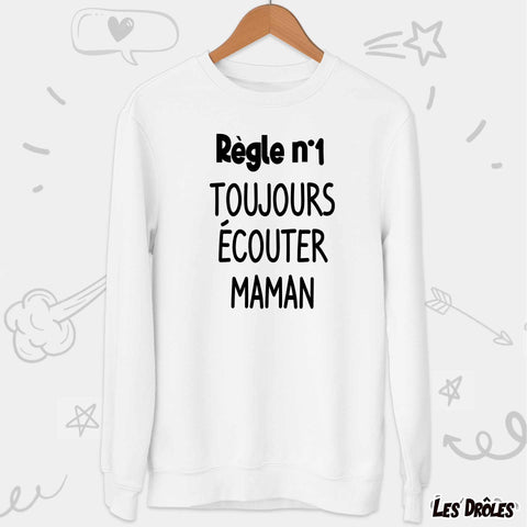 . Vue d'ensemble du pull "Toujours Écouter Maman", montrant son design simple mais puissant.